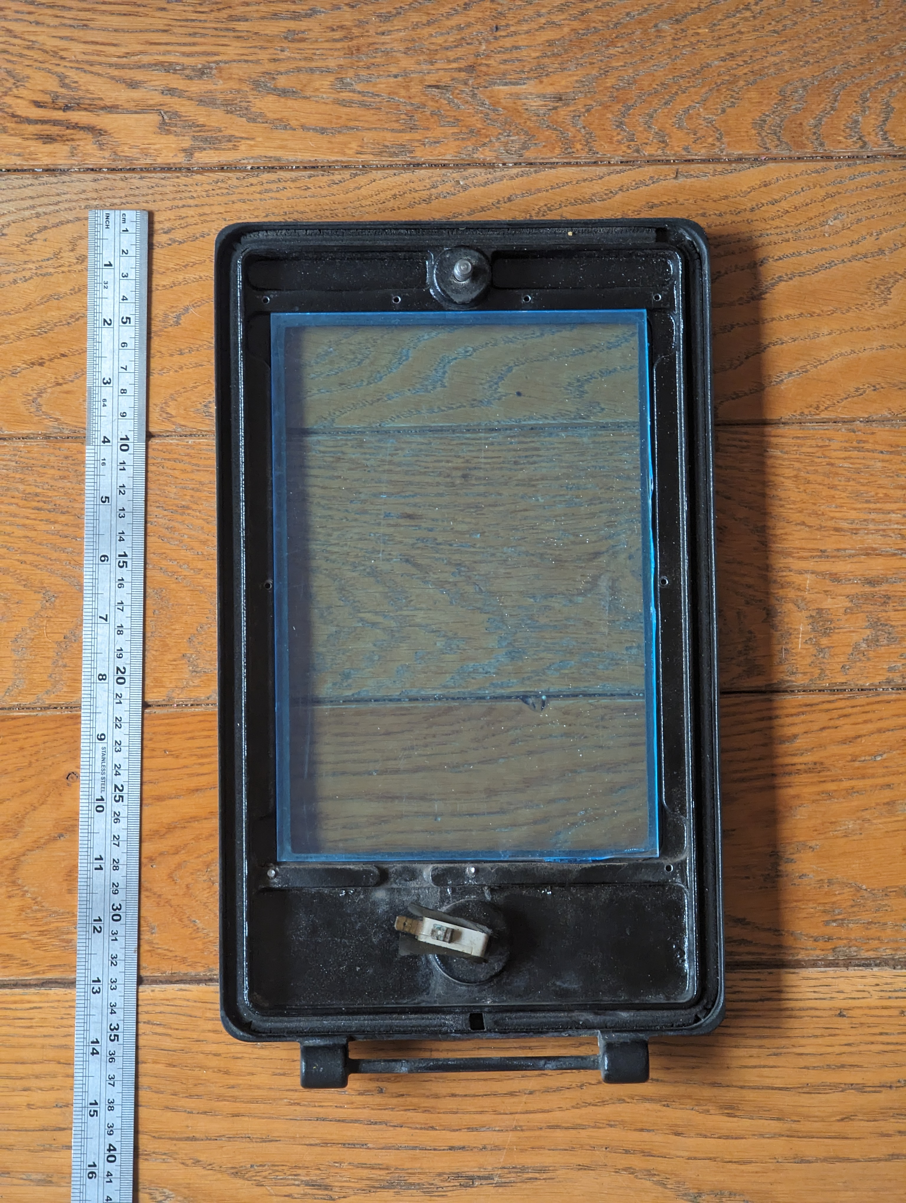 The area the screen needs to be mounted to.